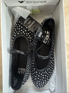 Steve Madden Black Studded Mary Jane Flats with Sparkle for all fashionistas.